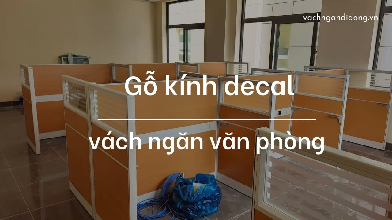 Vách ngăn văn phòng gỗ kính decal
