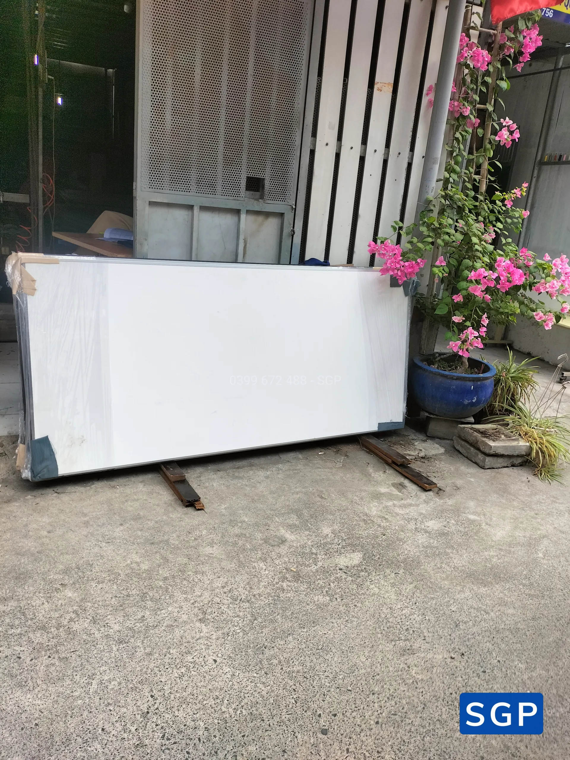 Lắp đặt vách di động màu trắng cho công ty ở quận 1 - 14