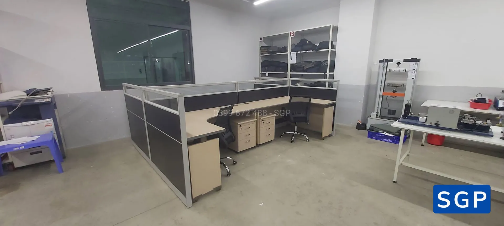 vách nỉ kính màu đen cho bàn L - 3