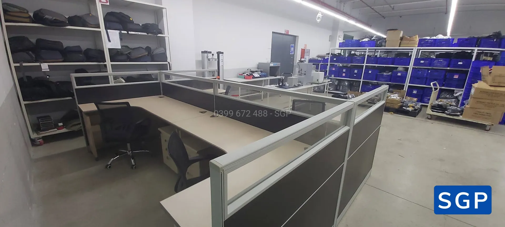vách nỉ kính màu đen cho bàn L - 5