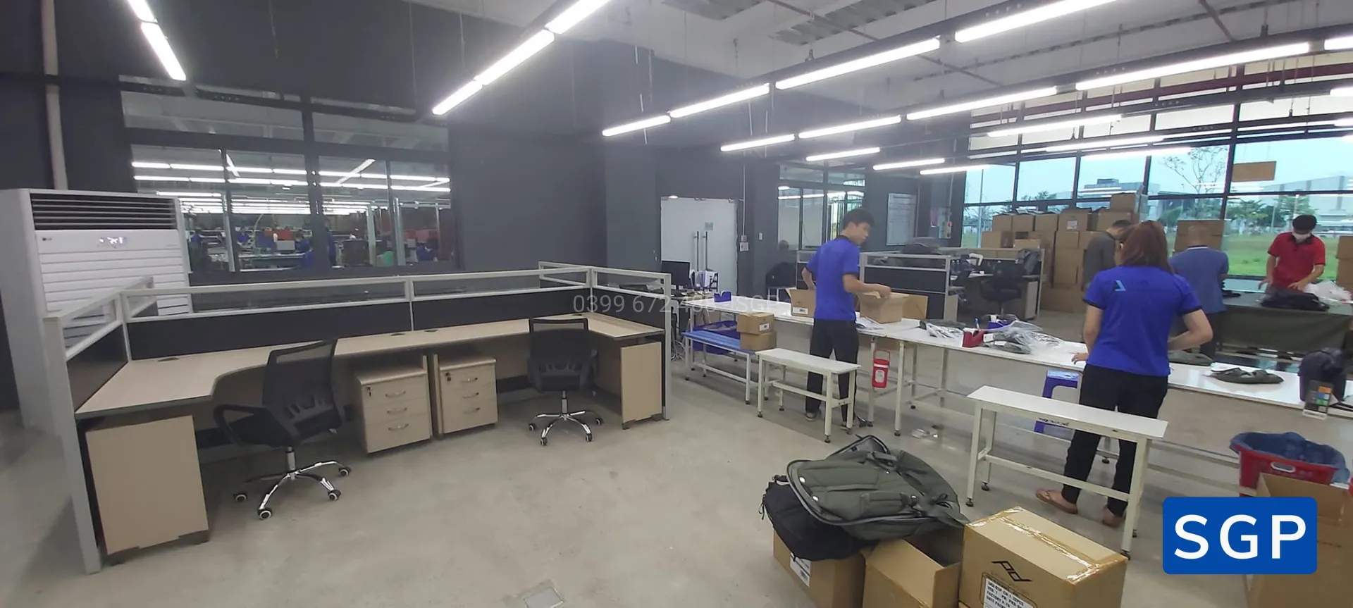 vách nỉ kính màu đen cho bàn L - 9