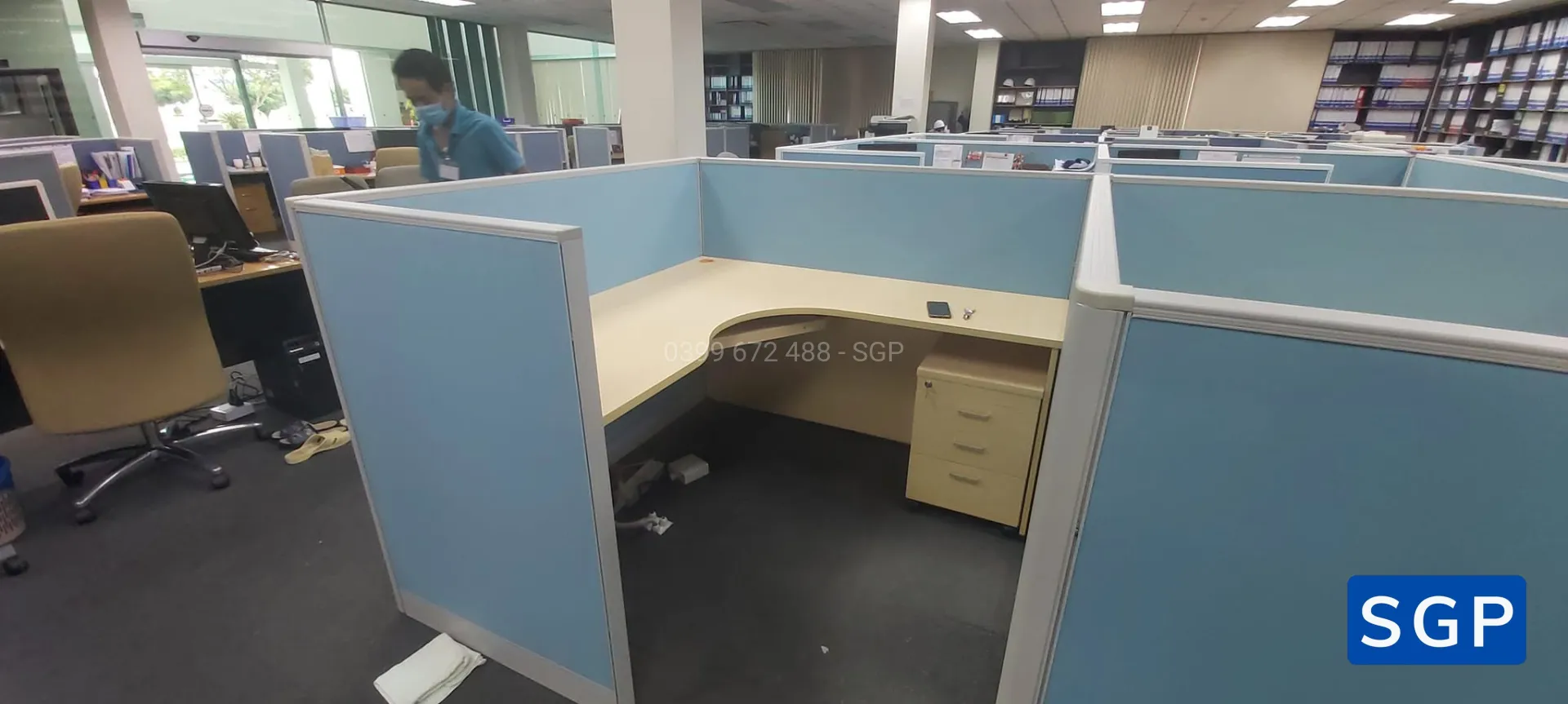 vách ngăn nỉ nhôm cho bàn L - 4