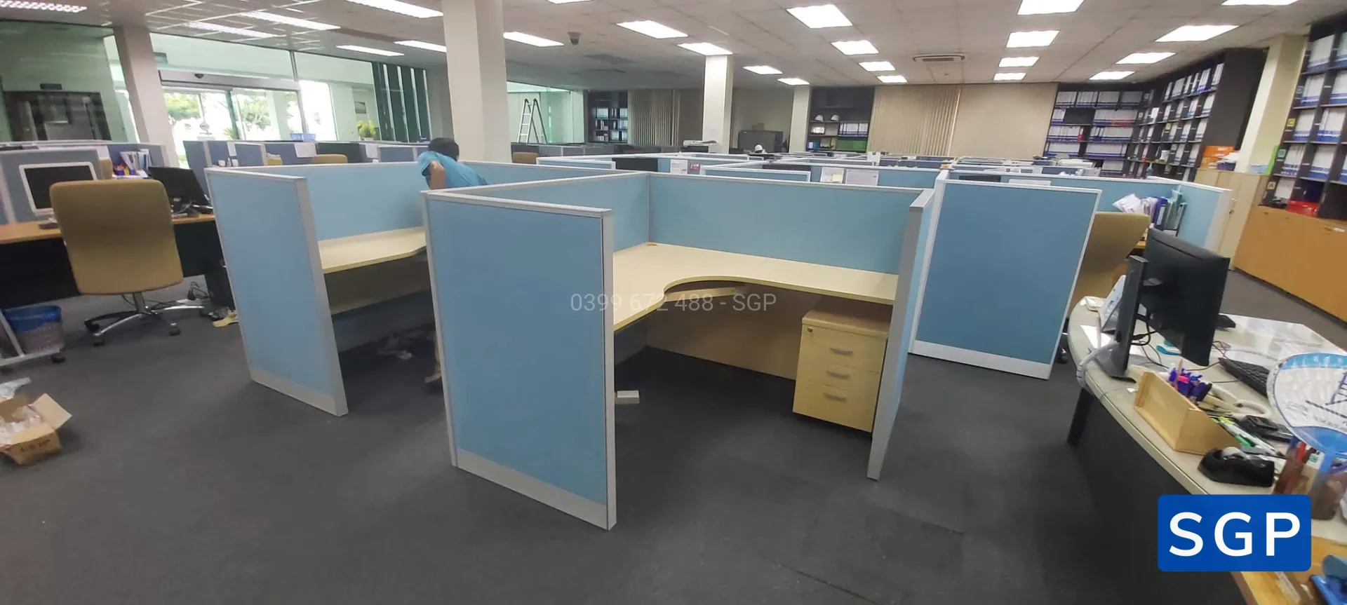 vách ngăn nỉ nhôm cho bàn L - 6
