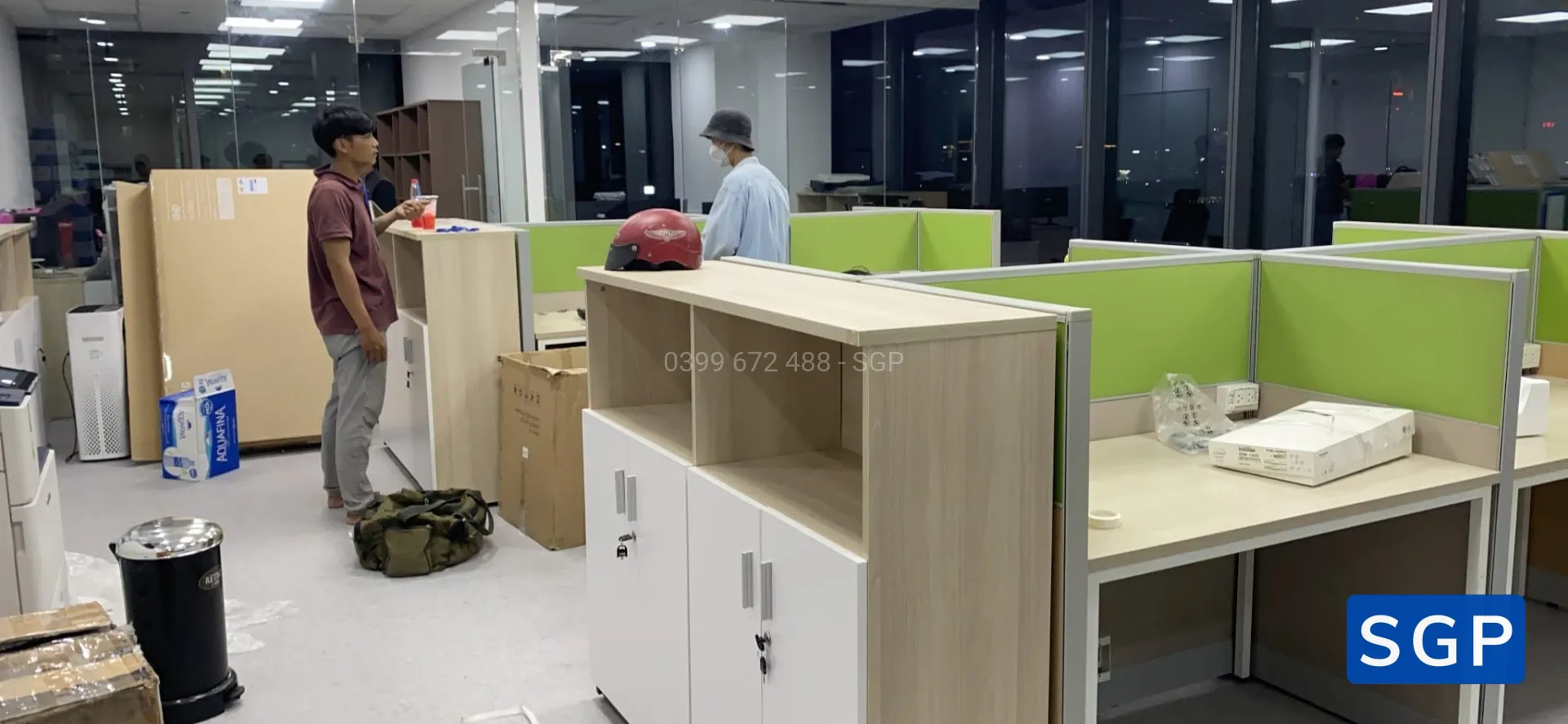vách nỉ xanh lá kết hợp màu kem - 3