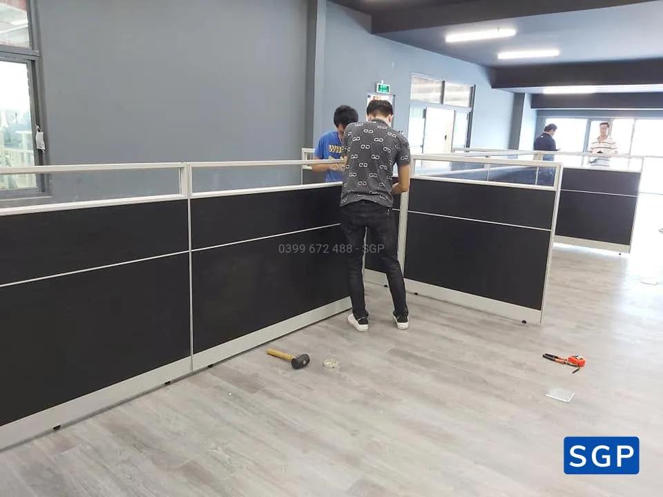Lắp đặt vách ngăn nỉ kính - 2