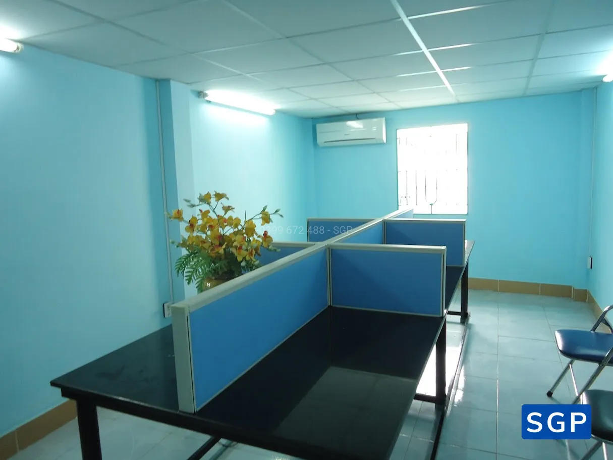 Giao hàng và lắp đặt vách nỉ trên mặt bàn - 2