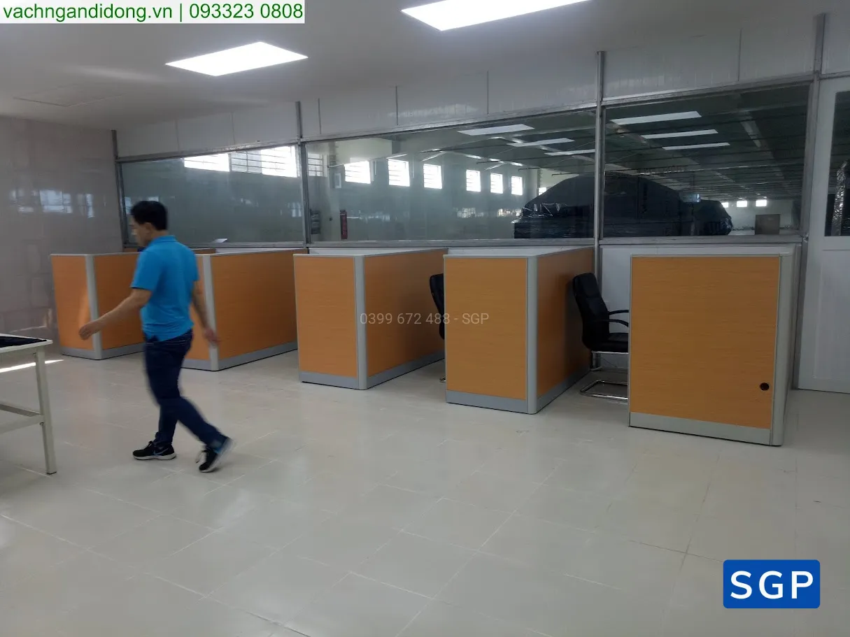 Sản xuất và lắp đặt vách gỗ cho công ty may mặc - 2