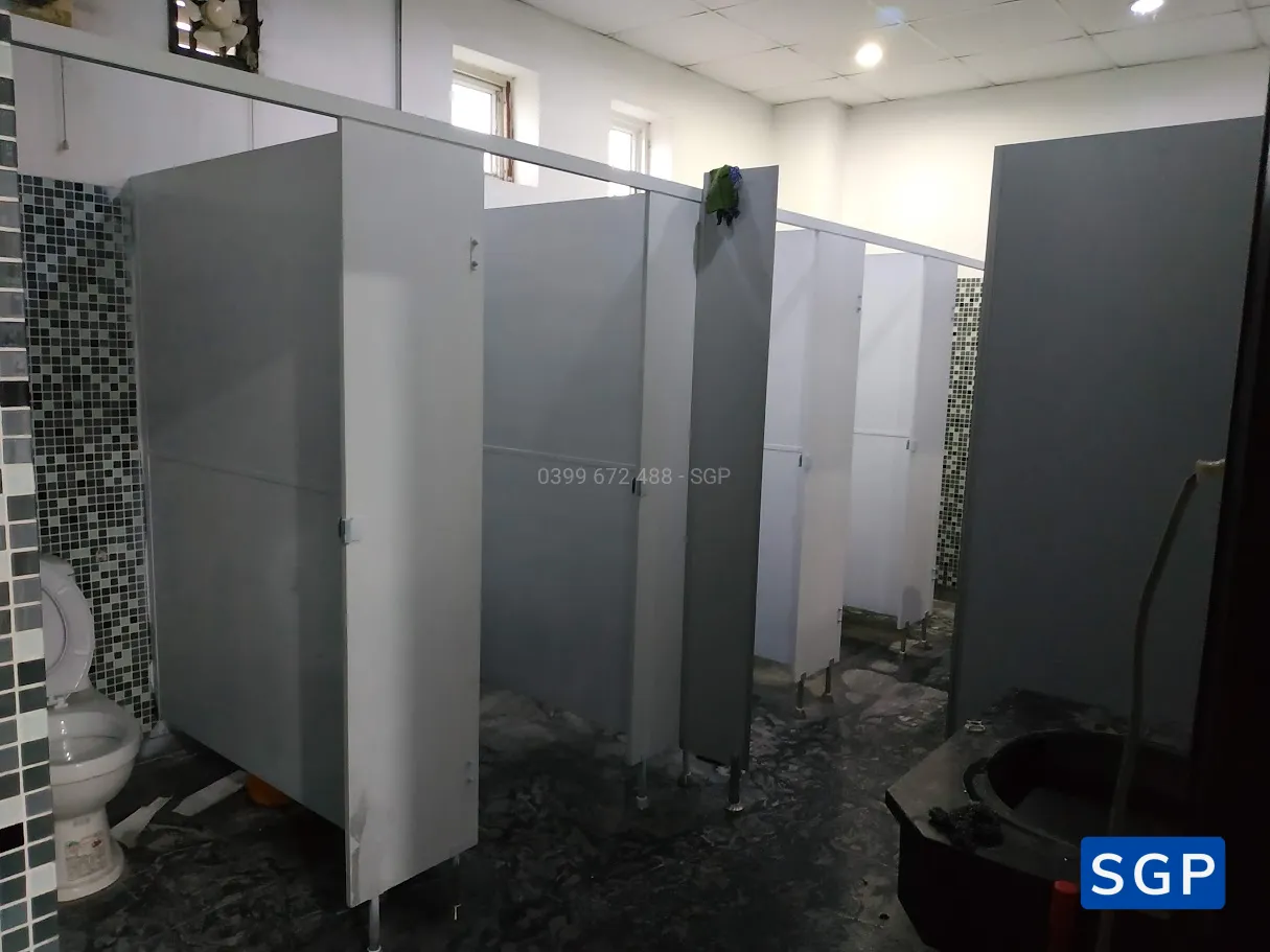 Lắp đặt vách compact cho trường học tiếng anh - 2