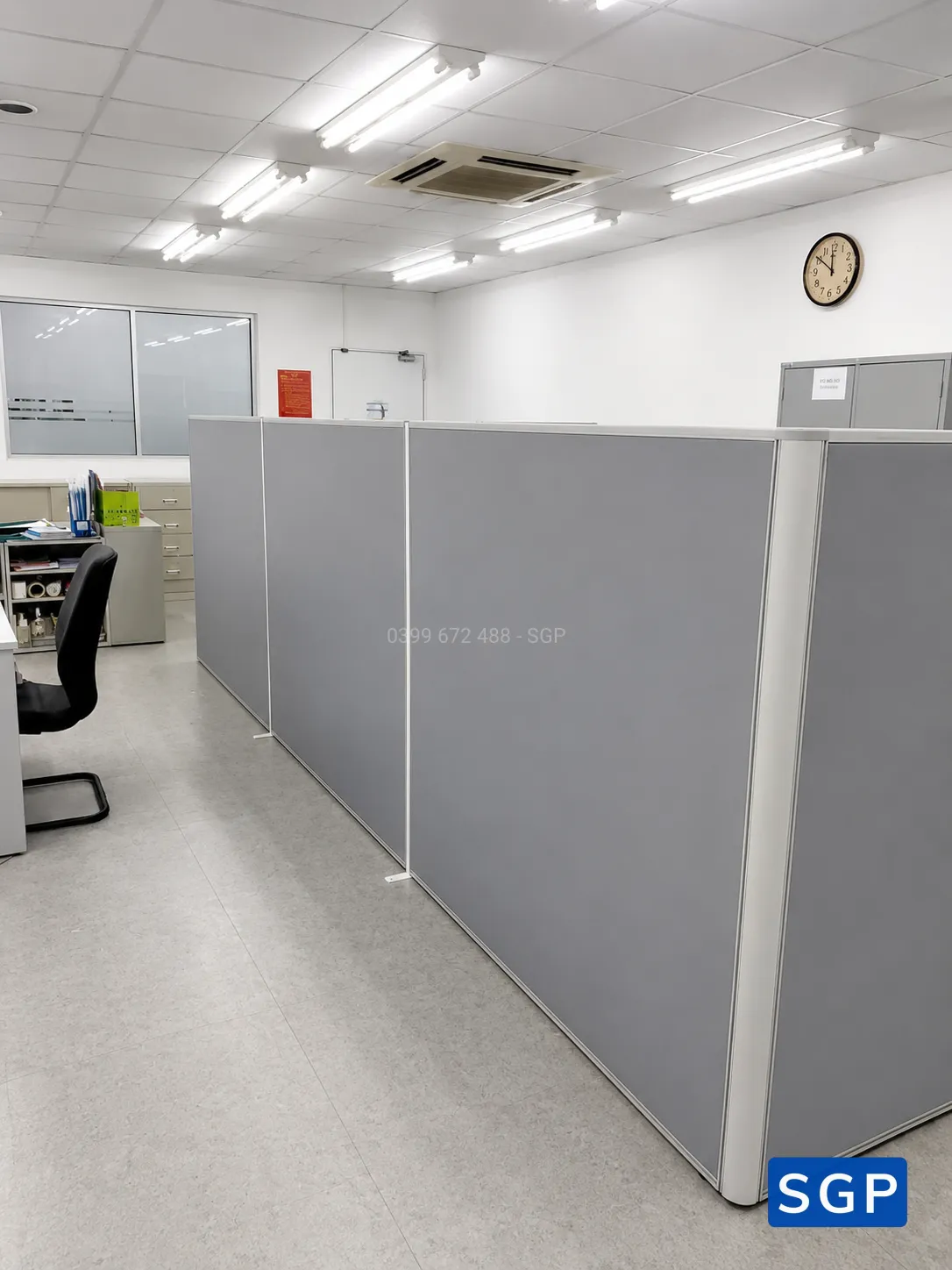 Lắp vách ngăn lửng màu ghi xám - 3