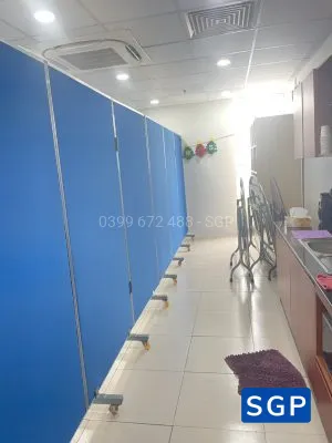 Vách ngăn có bánh xe phía dưới (vách nỉ màu xanh) - 5
