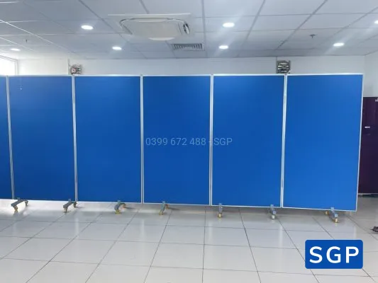 Vách ngăn có bánh xe phía dưới (vách nỉ màu xanh) - 6