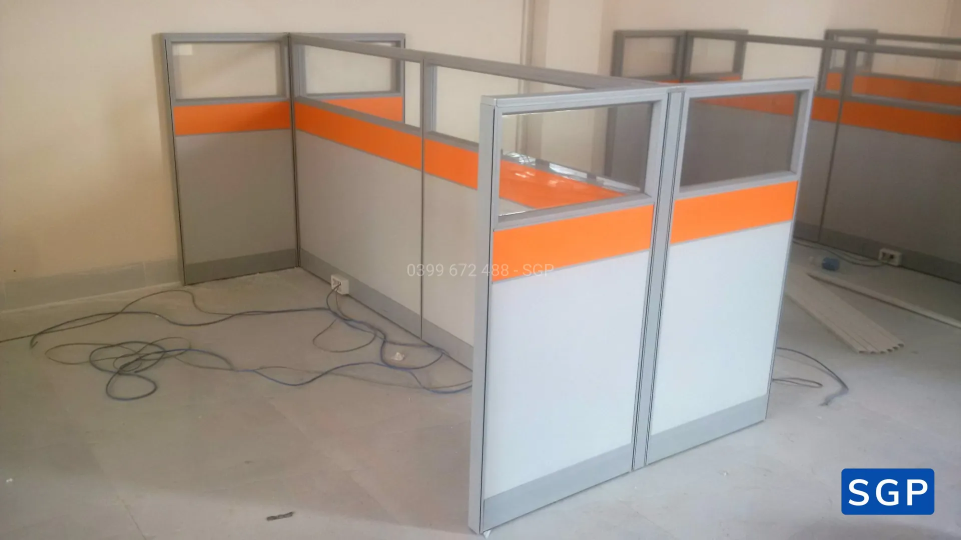 lắp đặt hoàn thiện vách gỗ kính 2 múi - 2