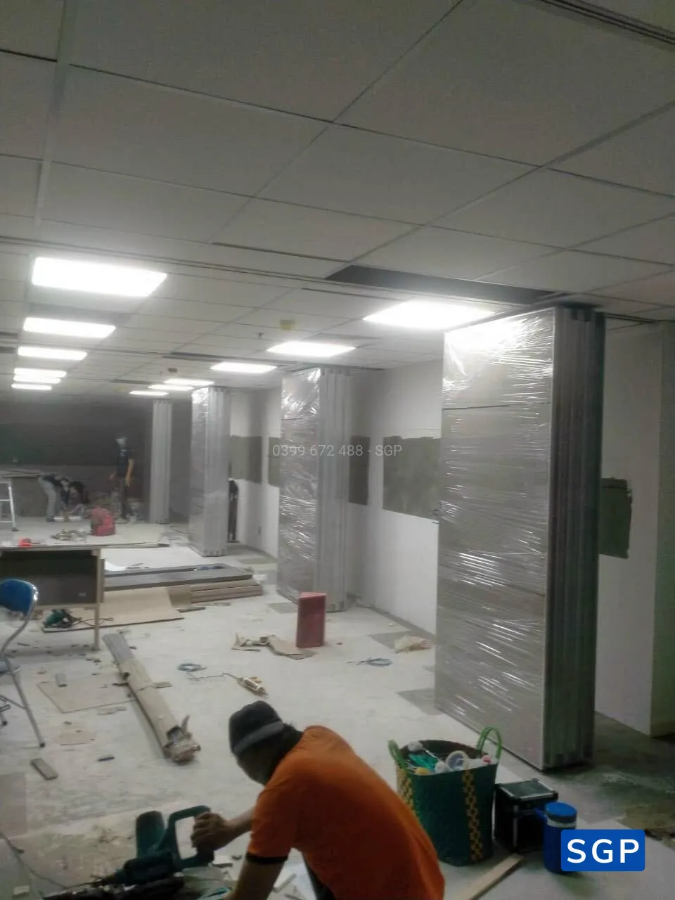 thi công vách di động chia phòng họp