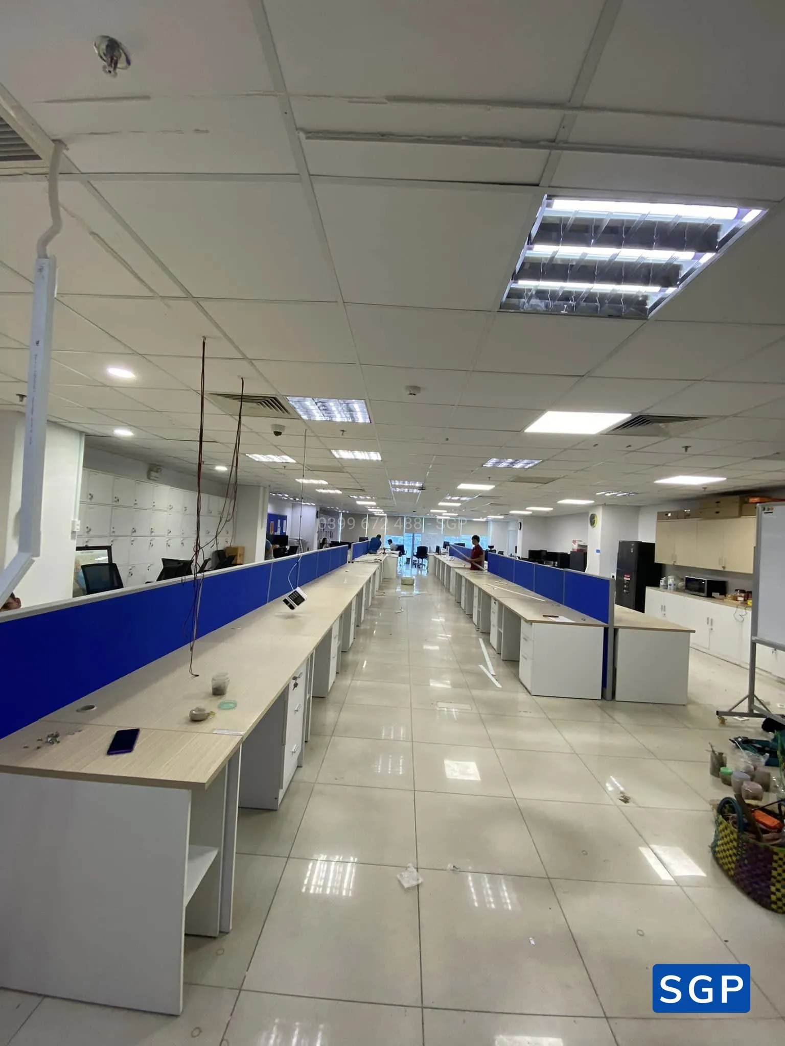 lắp đặt vách ngăn nỉ hệ 50 tạo sự riêng tư