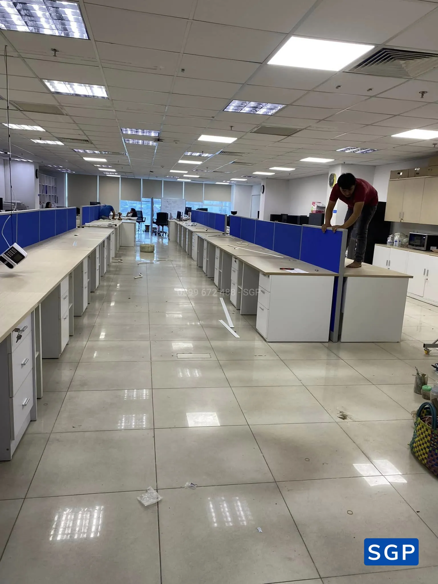 lắp đặt vách ngăn nỉ hệ 50 tạo sự riêng tư - 3