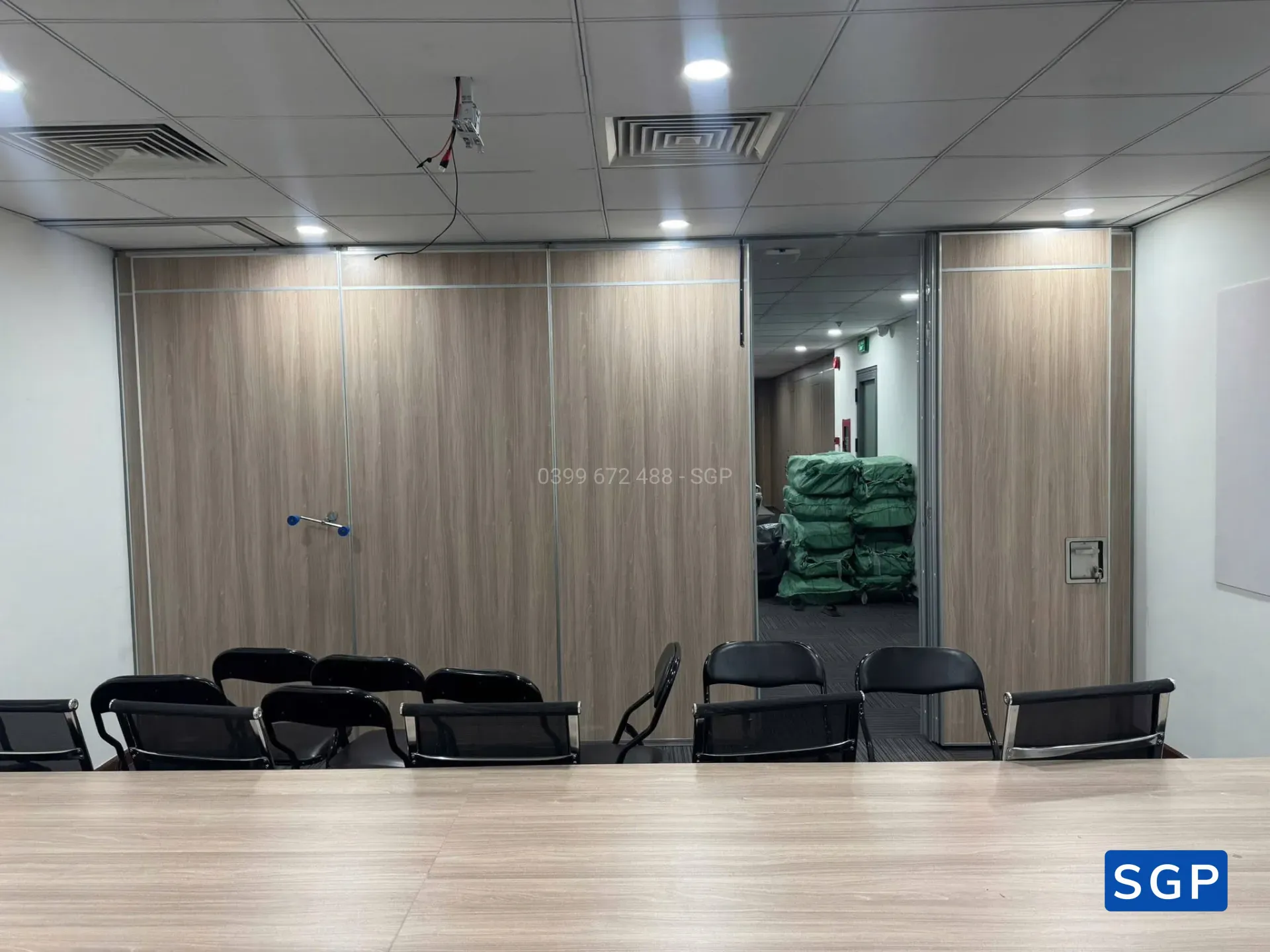 Hoàn thiện bộ vách di động có cửa