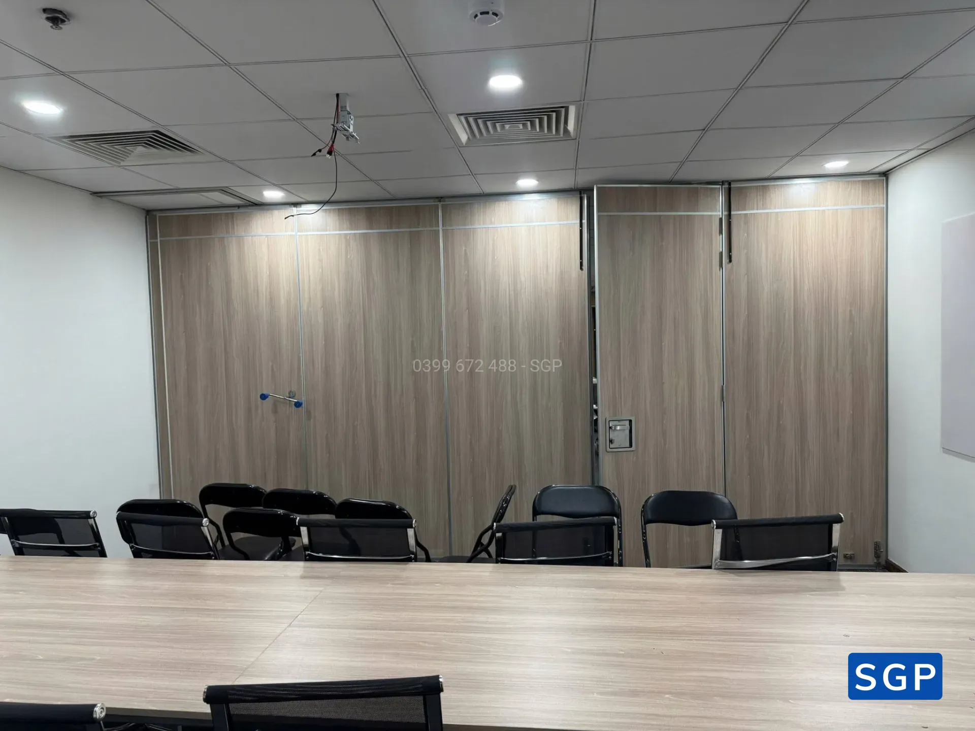 Hoàn thiện bộ vách di động có cửa - 2