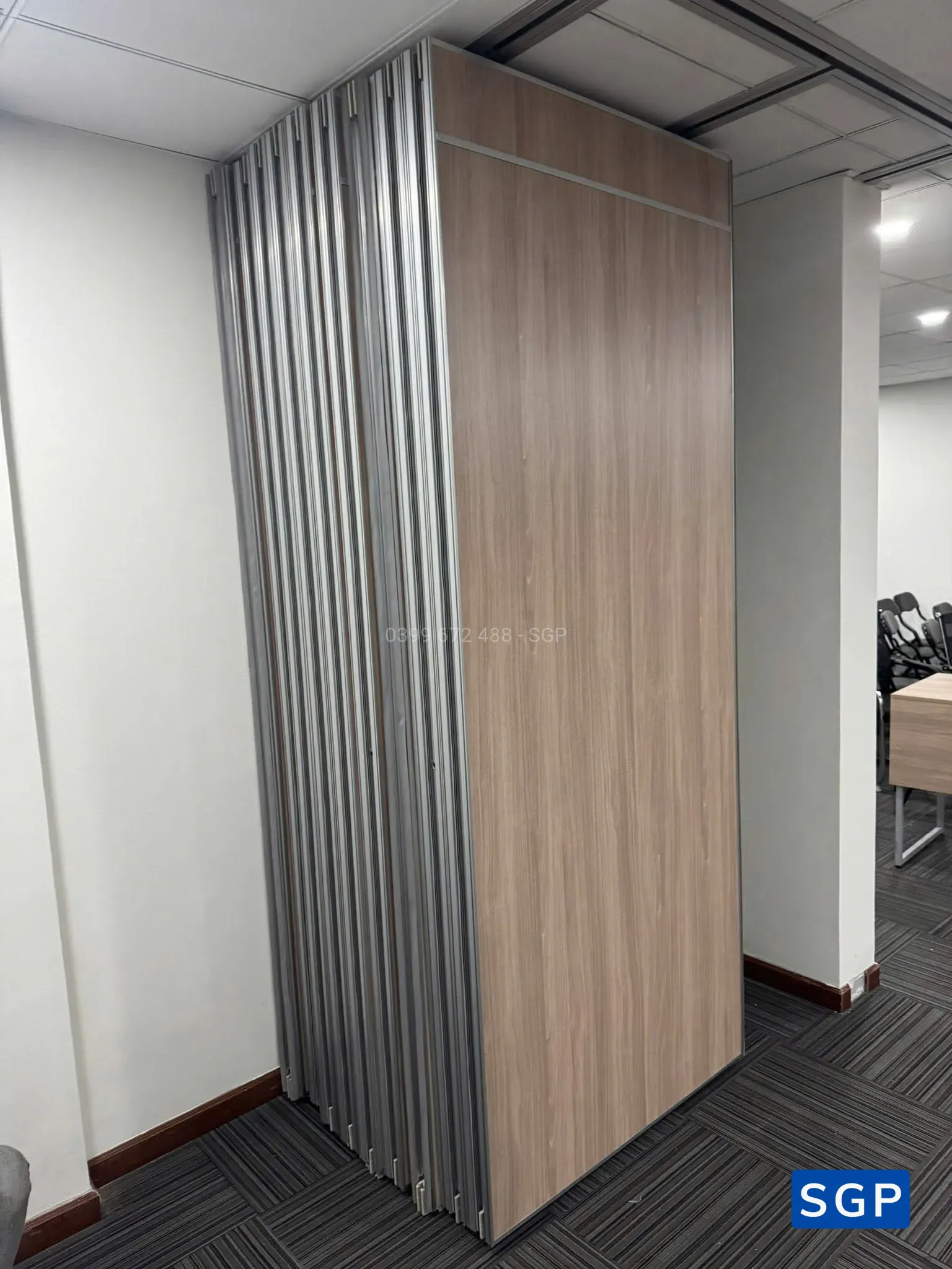 Hoàn thiện bộ vách di động có cửa - 9
