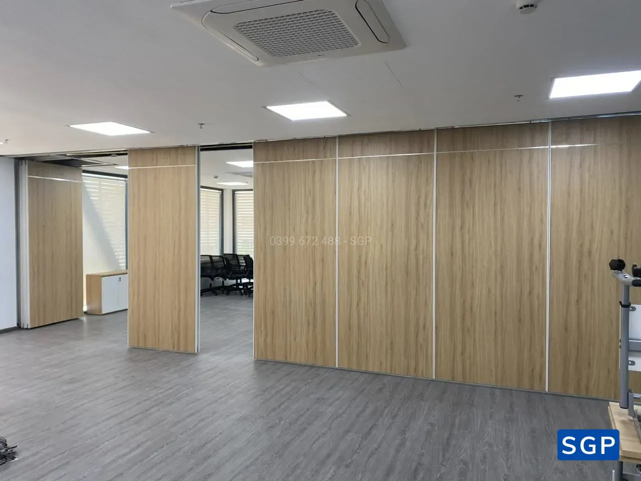 Hoàn thiện vách di động vẫn gỗ