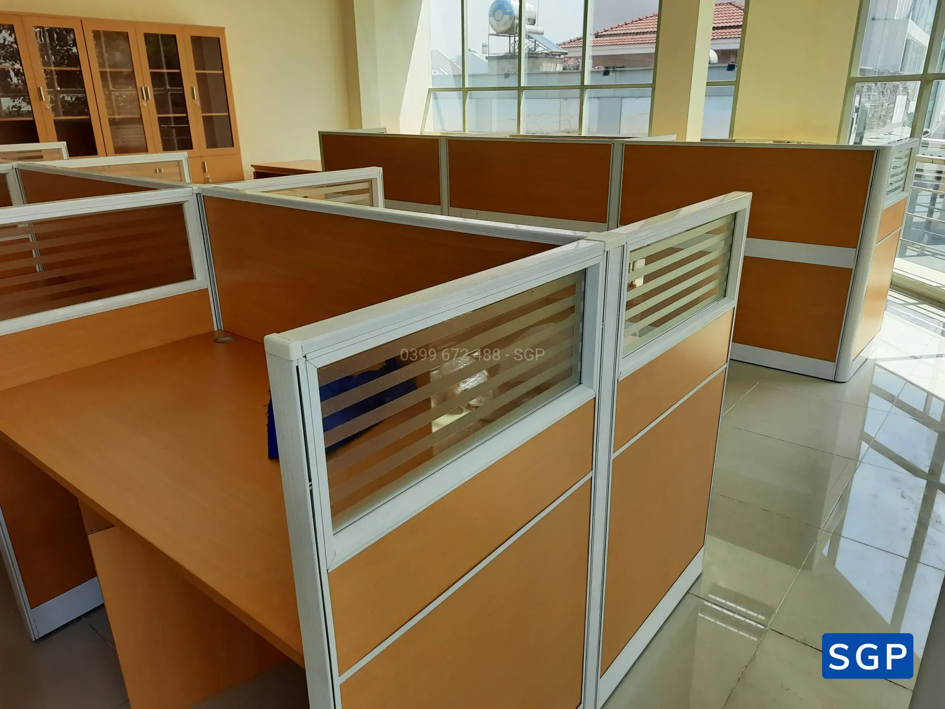hoàn thiện vách ngăn bàn làm việc gỗ kính cho ngân hàng chi nhánh tại Đồng Nai - 16