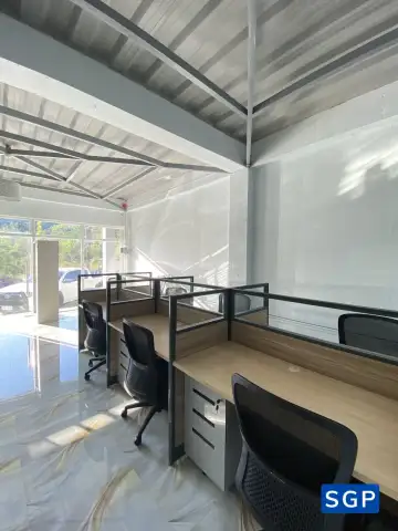 Lắp đặt vách gỗ kính
