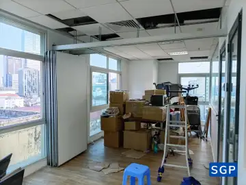Lắp đặt vách di động màu trắng cho công ty ở quận 1