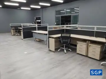 Lắp đặt vách ngăn nỉ kính