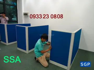 Giao hàng và lắp đặt vách ngăn bàn cho văn phòng