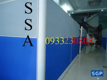 Giao hàng và lắp đặt vách nỉ 2 