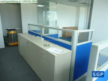 Sản xuất và lắp đặt vách nỉ kính