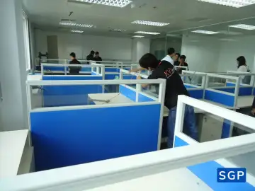 Sản xuất và lắp đặt vách nỉ kính