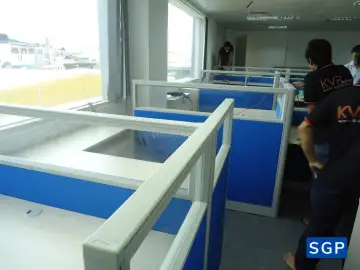 Sản xuất và lắp đặt vách nỉ kính