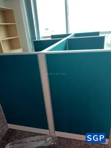Giao hàng và lắp đặt vách nỉ