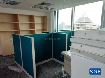 Giao hàng và lắp đặt vách nỉ