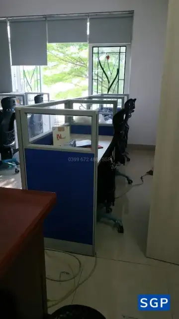 Bàn giao vách nỉ kính
