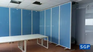vách ngăn có bánh xe khách hàng quận 2