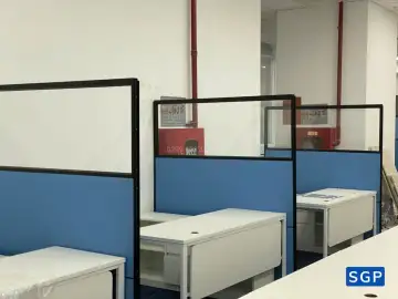 lắp đặt vách ngăn khung nhôm đen