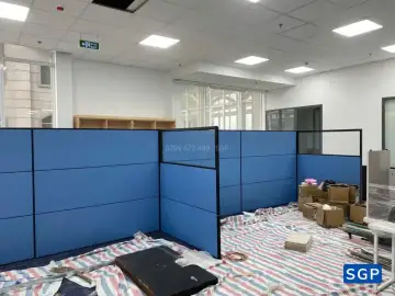 lắp đặt vách ngăn khung nhôm đen