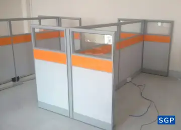 lắp đặt hoàn thiện vách gỗ kính 2 múi