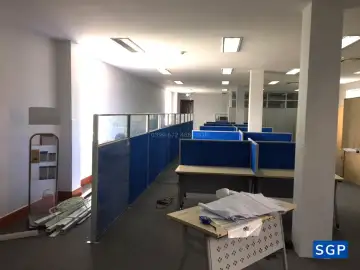 lắp đặt vách ngăn bàn kết hợp vách ngăn lửng có dùng kính