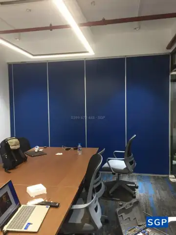 vách ngăn di động nỉ trong văn phòng