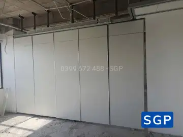 Thi công vách di động màu trắng
