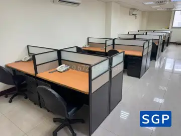 Lắp đặt hoàn thiện vách ngăn bàn làm việc