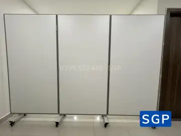 Giao vách ngăn có bánh xe màu trắng