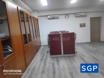 Giao vách nỉ nào đỏ