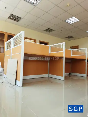 hoàn thiện vách ngăn bàn làm việc gỗ kính cho ngân hàng chi nhánh tại Đồng Nai