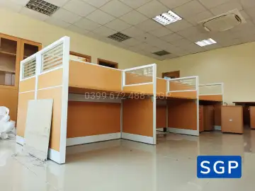 hoàn thiện vách ngăn bàn làm việc gỗ kính cho ngân hàng chi nhánh tại Đồng Nai