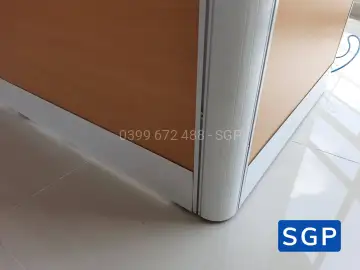 hoàn thiện vách ngăn bàn làm việc gỗ kính cho ngân hàng chi nhánh tại Đồng Nai