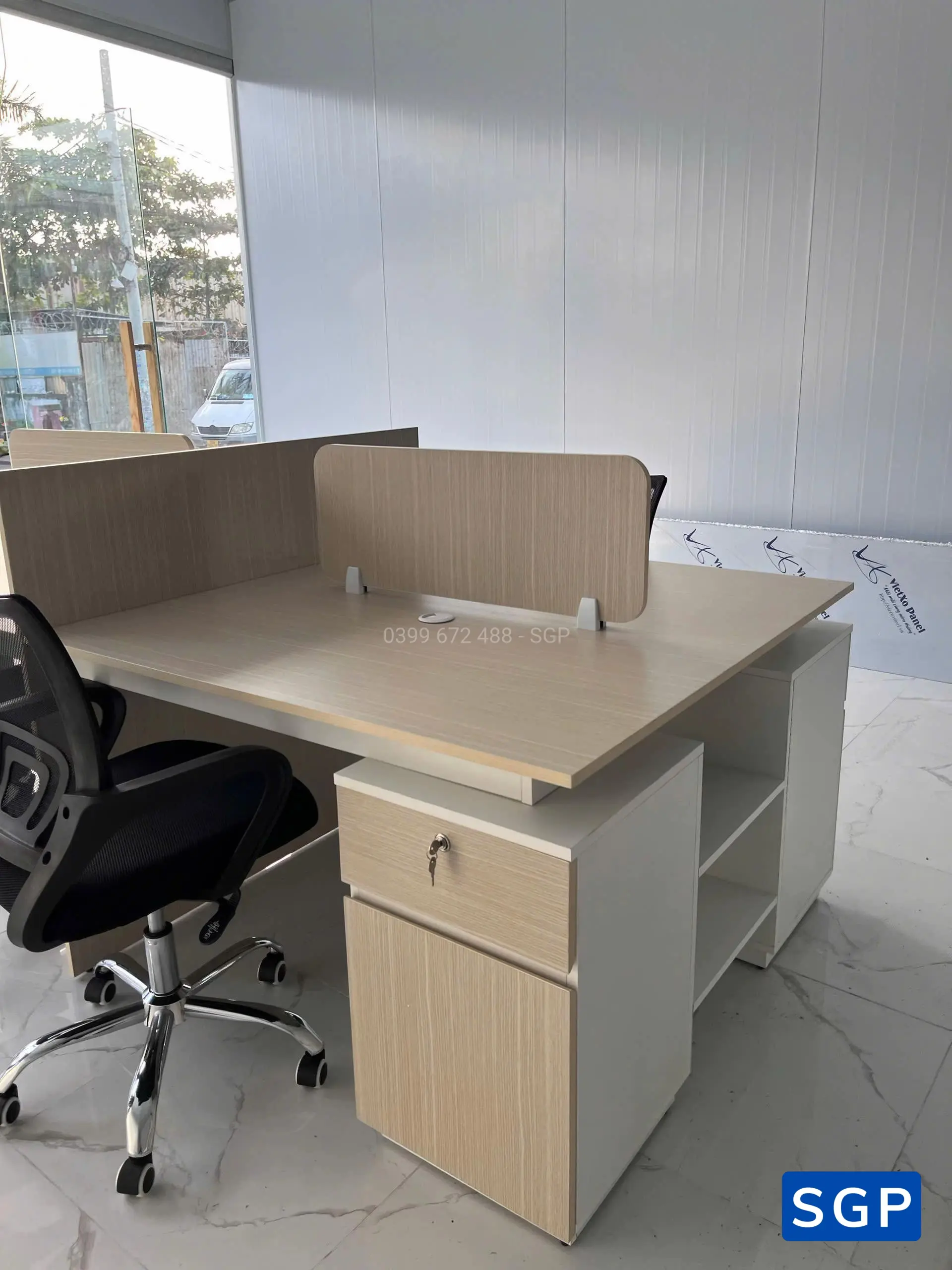 Bàn làm việc chân gỗ 4 người ngồi