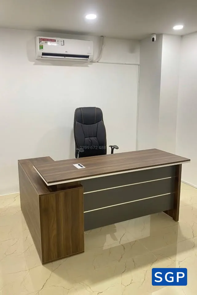 Bàn giám đốc C1